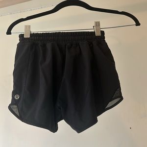Lululemon Hotty Hot Low-Rise Lined Short 4” Size 0